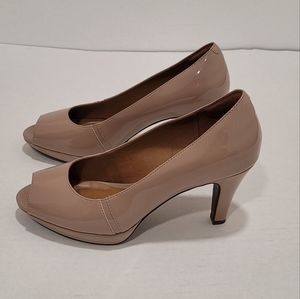 Women's Clarks  heel nude Sz 10 M
